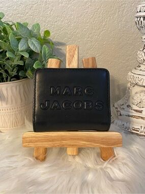 Marc Jacobs Black Embossed Leather Card Wallet Unisex